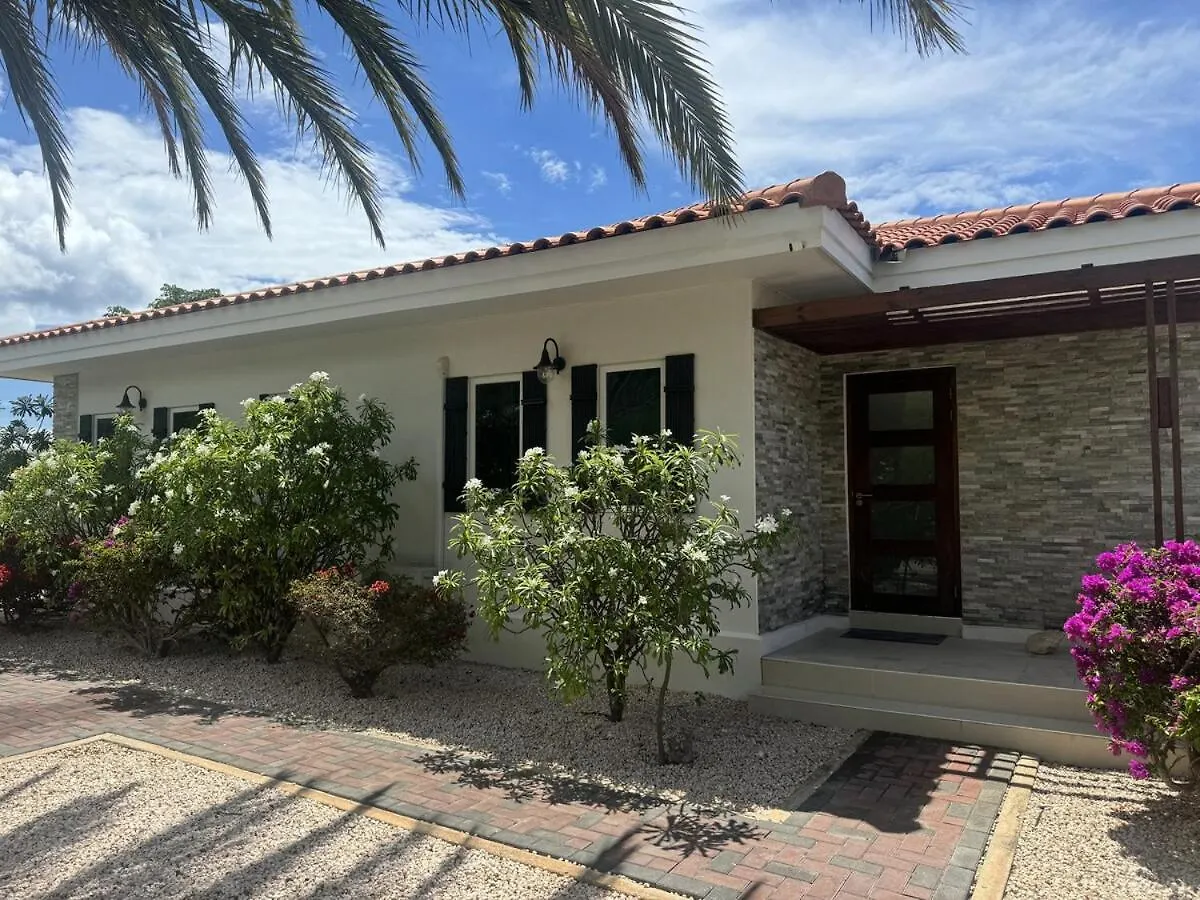 Beautiful Villa On The Sea Lagun