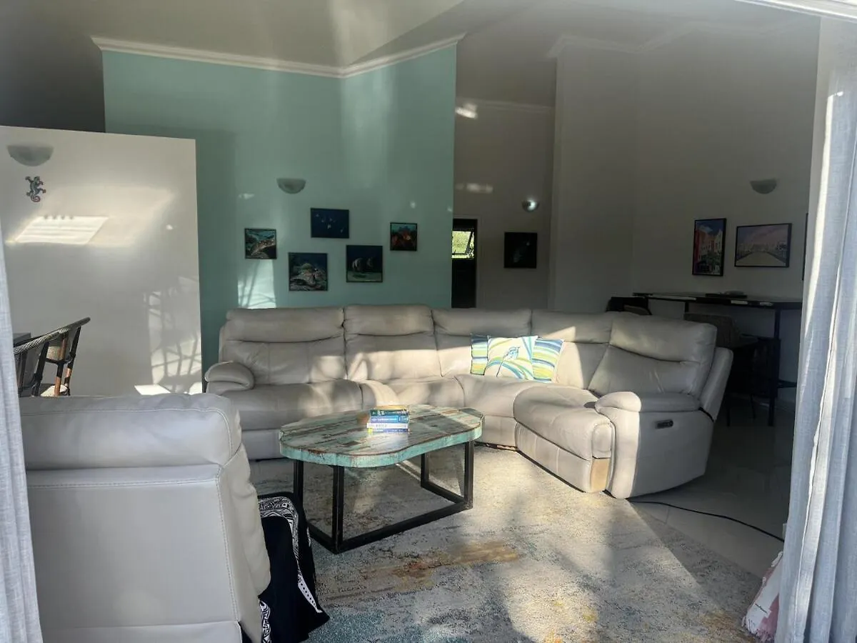 Beautiful Villa On The Sea Lagun