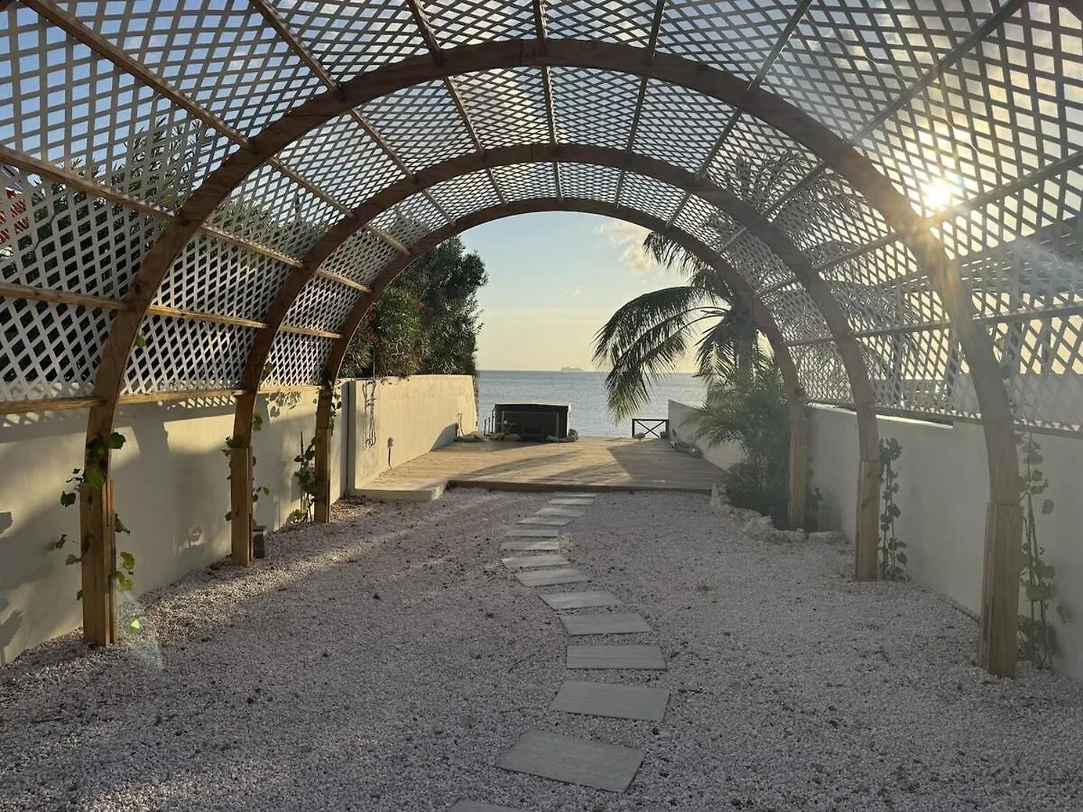 Beautiful Villa On The Sea Lagun